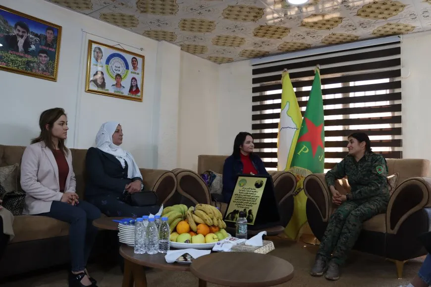 Rêxistina Jinan a Partiya Pêşverû serdana navenda YPJ’ê kir