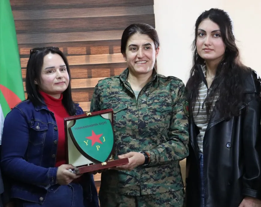 Rêxistina Jinan a Partiya Pêşverû serdana navenda YPJ’ê kir