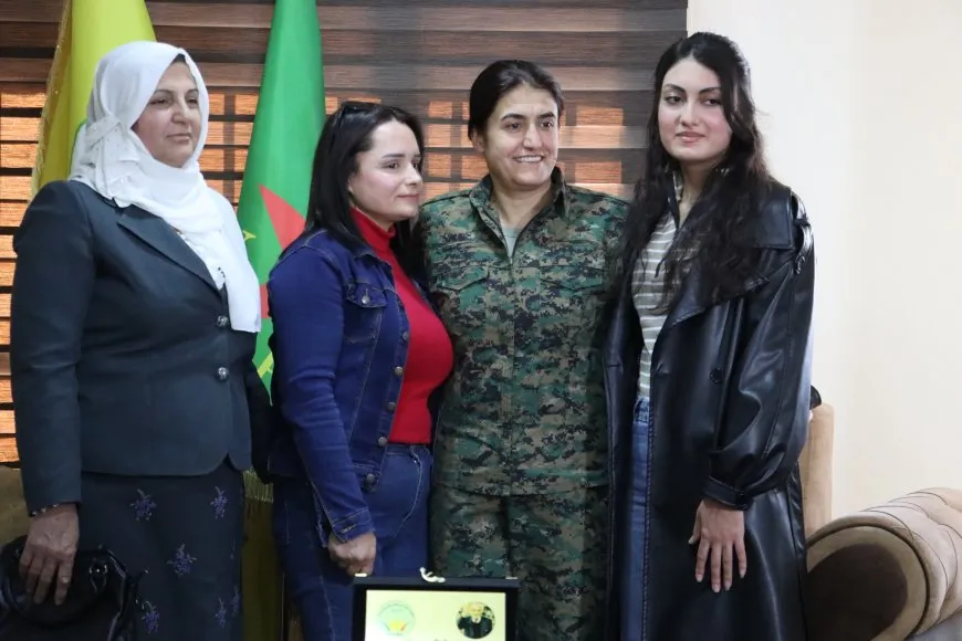 Rêxistina Jinan a Partiya Pêşverû serdana navenda YPJ’ê kir