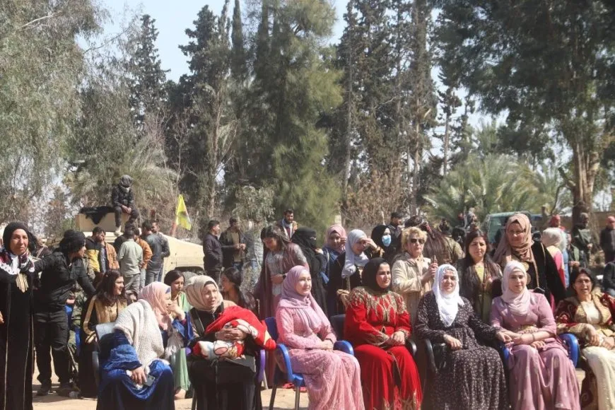 Jinên ji Dêrazorê 8’ê Adarê pîroz kir