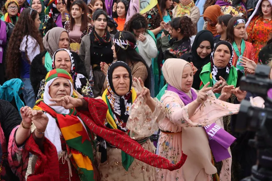Ji pîrozahiya 8’ê Adarê ya li Qamişloyê peyama têkoşîna hevpar