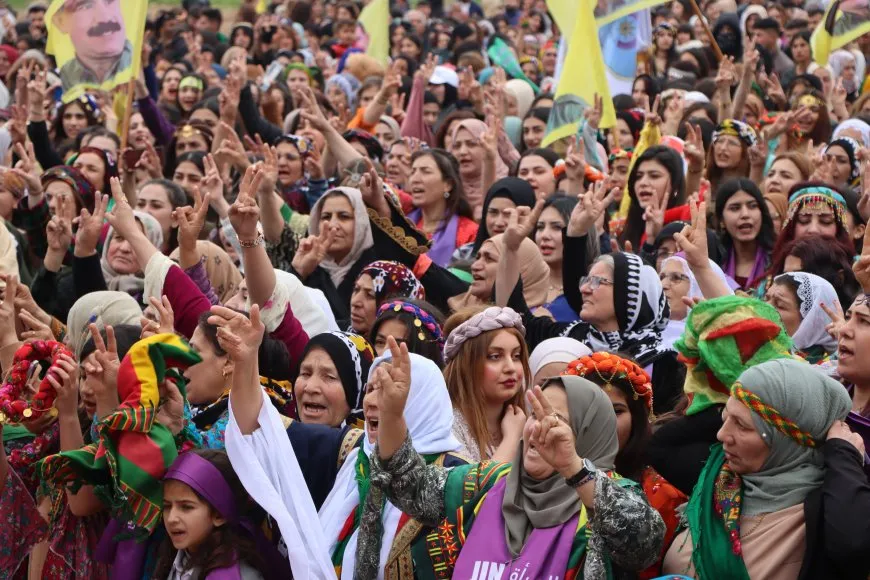 Ji pîrozahiya 8’ê Adarê ya li Qamişloyê peyama têkoşîna hevpar