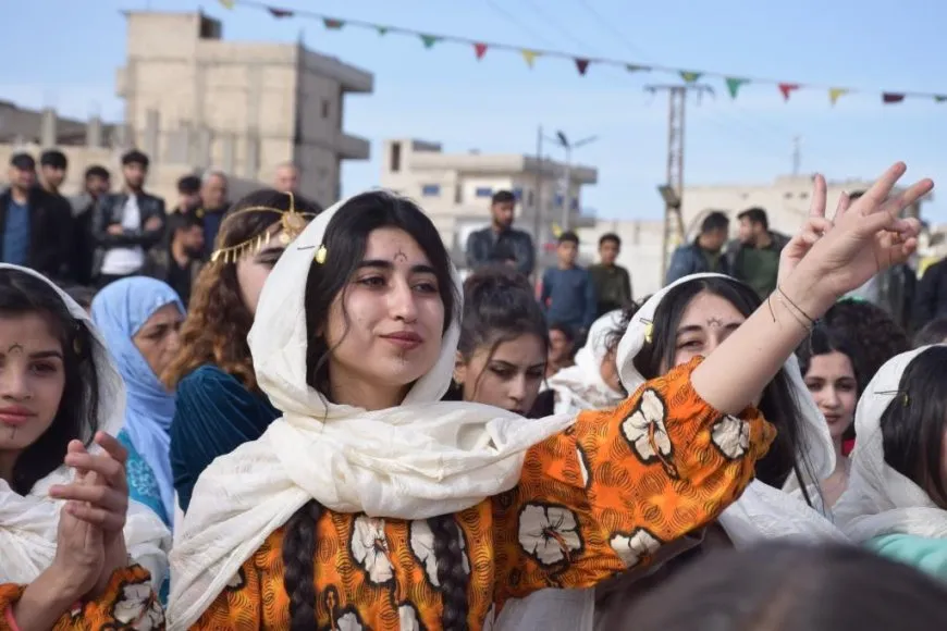 Pîrozbahiyên 8’ê Adarê bi peyamên têkoşîna hevpar li hemberî paşguhkirinê bi dawî bûn