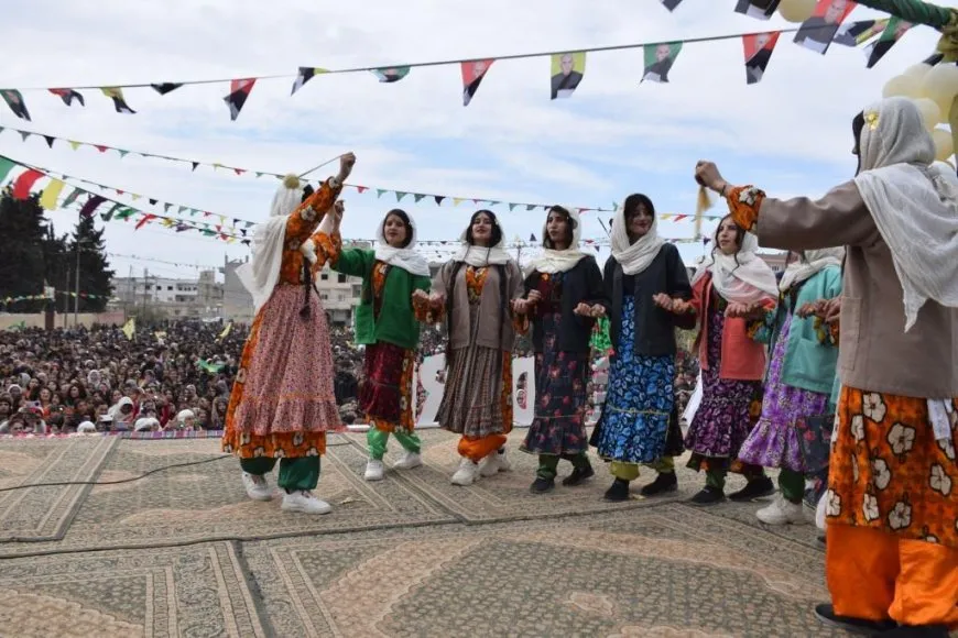 Pîrozbahiyên 8’ê Adarê bi peyamên têkoşîna hevpar li hemberî paşguhkirinê bi dawî bûn