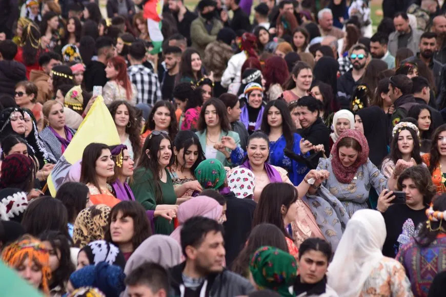 Pîrozbahiyên 8’ê Adarê bi peyamên têkoşîna hevpar li hemberî paşguhkirinê bi dawî bûn