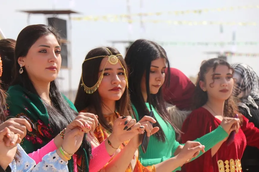 Pîrozbahiyên 8’ê Adarê bi peyamên têkoşîna hevpar li hemberî paşguhkirinê bi dawî bûn