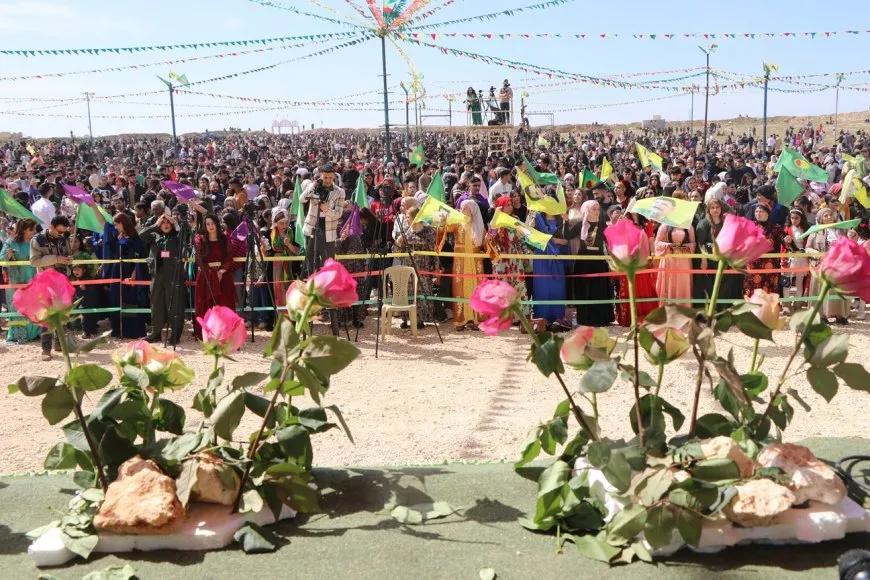 Pîrozbahiyên 8’ê Adarê bi peyamên têkoşîna hevpar li hemberî paşguhkirinê bi dawî bûn