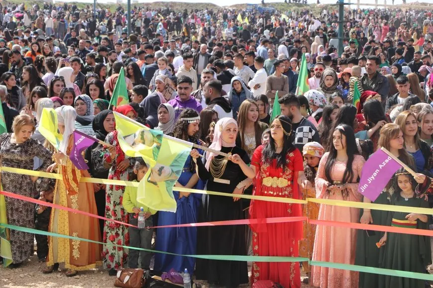 Pîrozbahiyên 8’ê Adarê bi peyamên têkoşîna hevpar li hemberî paşguhkirinê bi dawî bûn