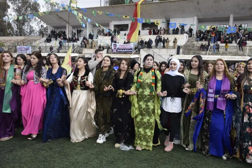 Pîrozbahiyên 8’ê Adarê bi peyamên têkoşîna hevpar li hemberî paşguhkirinê bi dawî bûn