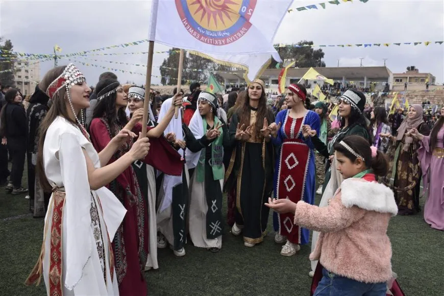 Pîrozbahiyên 8’ê Adarê bi peyamên têkoşîna hevpar li hemberî paşguhkirinê bi dawî bûn
