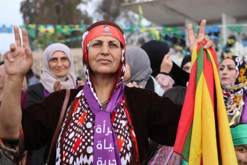 Pîrozbahiyên 8’ê Adarê bi peyamên têkoşîna hevpar li hemberî paşguhkirinê bi dawî bûn