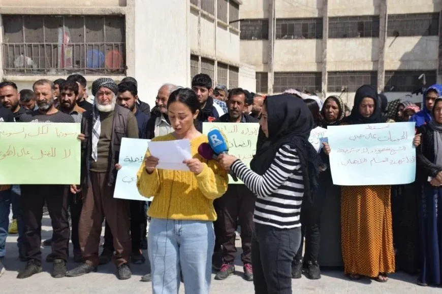 Koçberên ji Efrîn û Şehbayê êrişên li ser Şêxmeqsûdê şermezar kirin