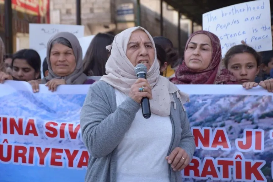 Li Kobanê li dijî komkujiyên li peravên Sûriyeyê meşiyan