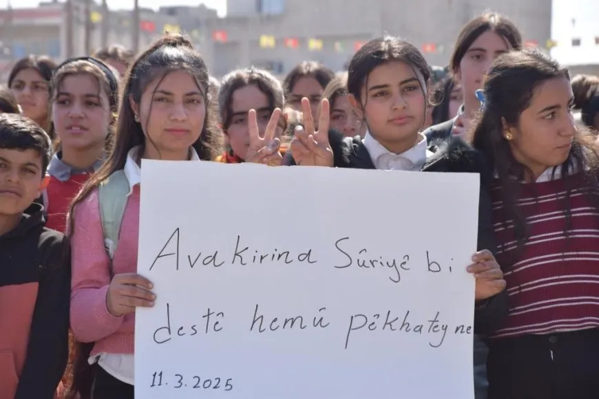 Li Kobanê li dijî komkujiyên li peravên Sûriyeyê meşiyan