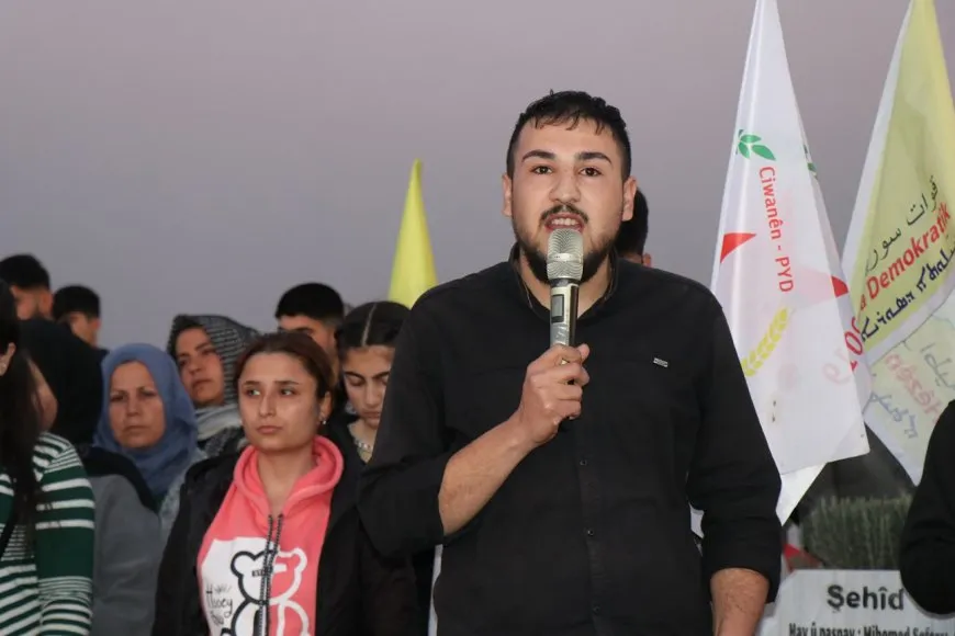 12’ê Adarê bi pêxistina mûman li ser gorên şehîdên Helebê hat bibîranîn