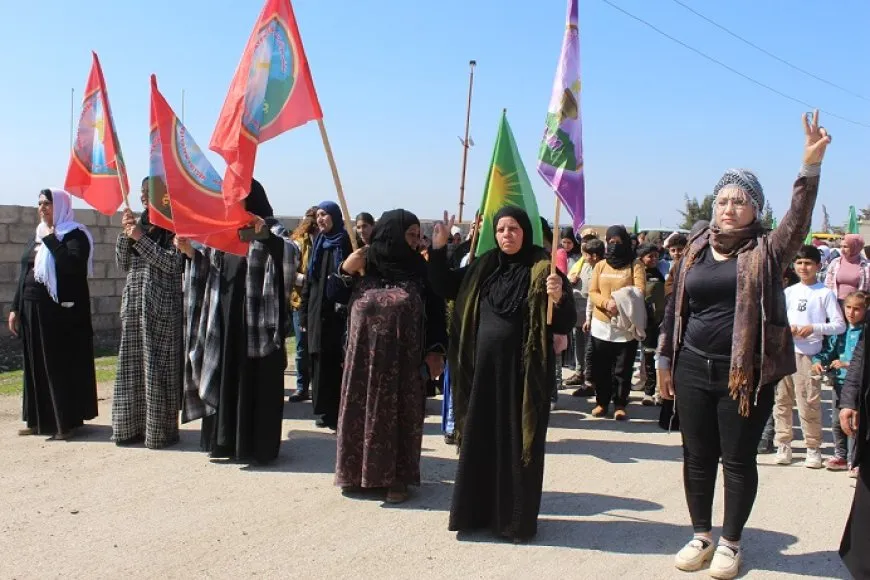 Di salvegera serhildanê de banga hevgirtina ji bo avakirina Sûriyeke demokratîk