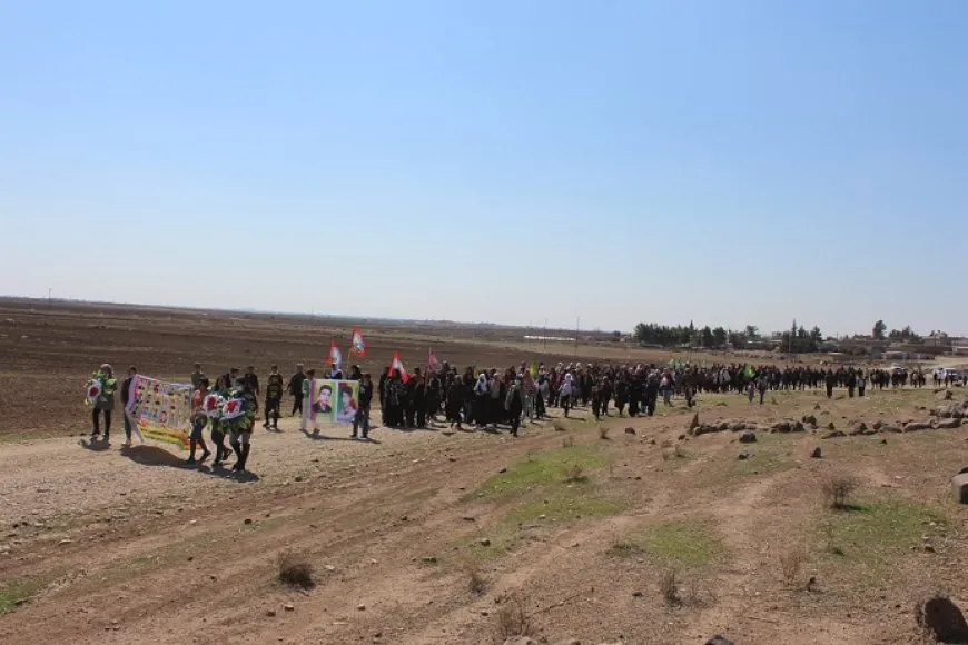 Di salvegera serhildanê de banga hevgirtina ji bo avakirina Sûriyeke demokratîk