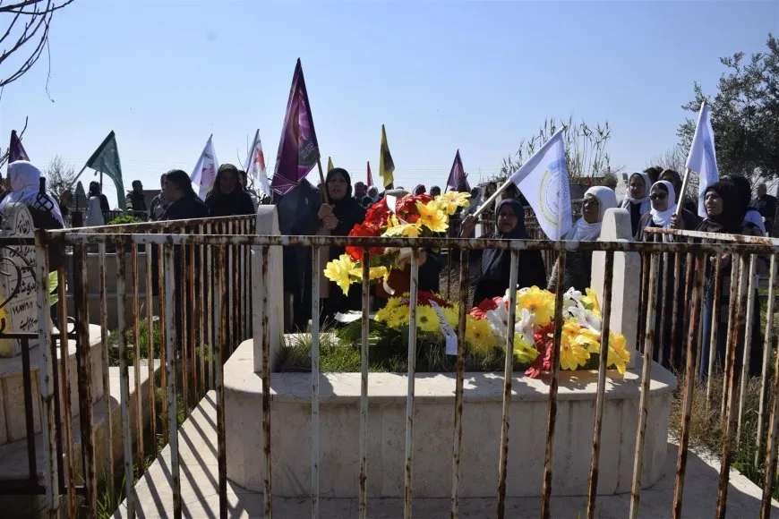 Di salvegera serhildanê de banga hevgirtina ji bo avakirina Sûriyeke demokratîk