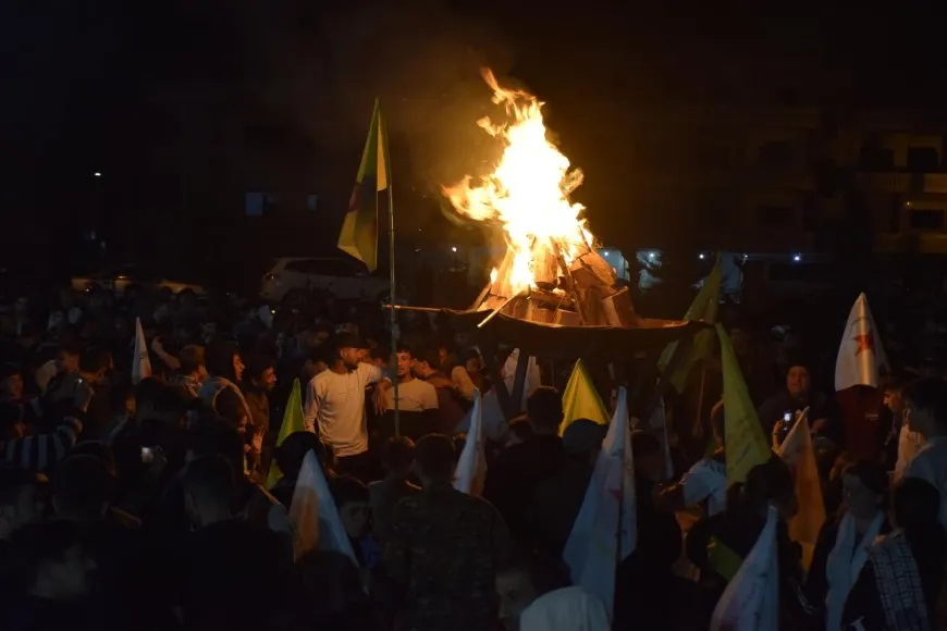 Li Dêrikê agirê Newrozê hat pêxistin