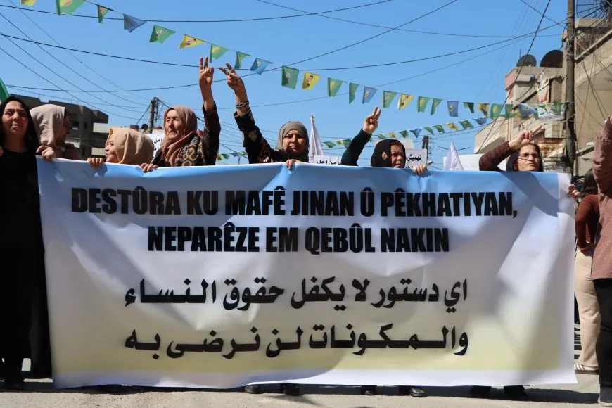 Jin li hember destûra desthilata Şamê meşiyan