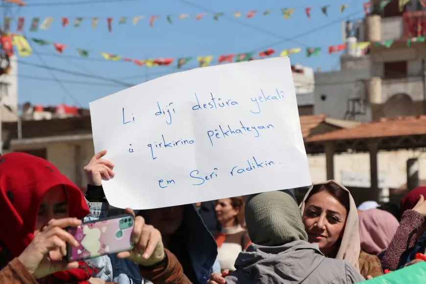 Jin li hember destûra desthilata Şamê meşiyan