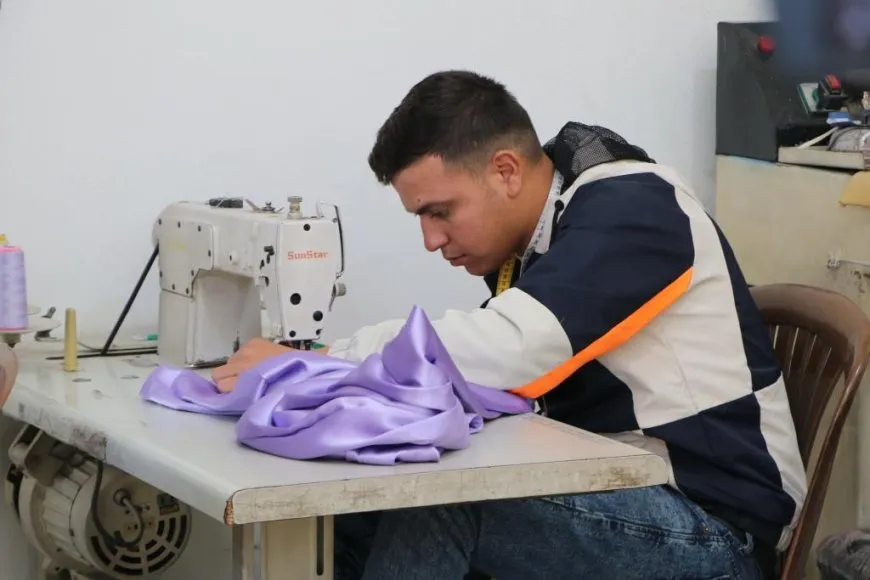 Bazarên kantona Firatê bi rengên Newrozê xemilîne