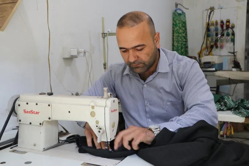Bazarên kantona Firatê bi rengên Newrozê xemilîne