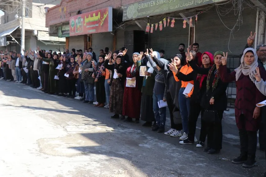 Ji bo şehîdên Helebceyê jiyan sekinî