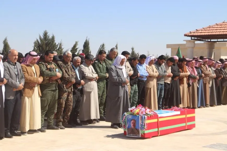 Bi merasîmeke girseyî şehîd Mûsa El Mûsa hat oxirkirin