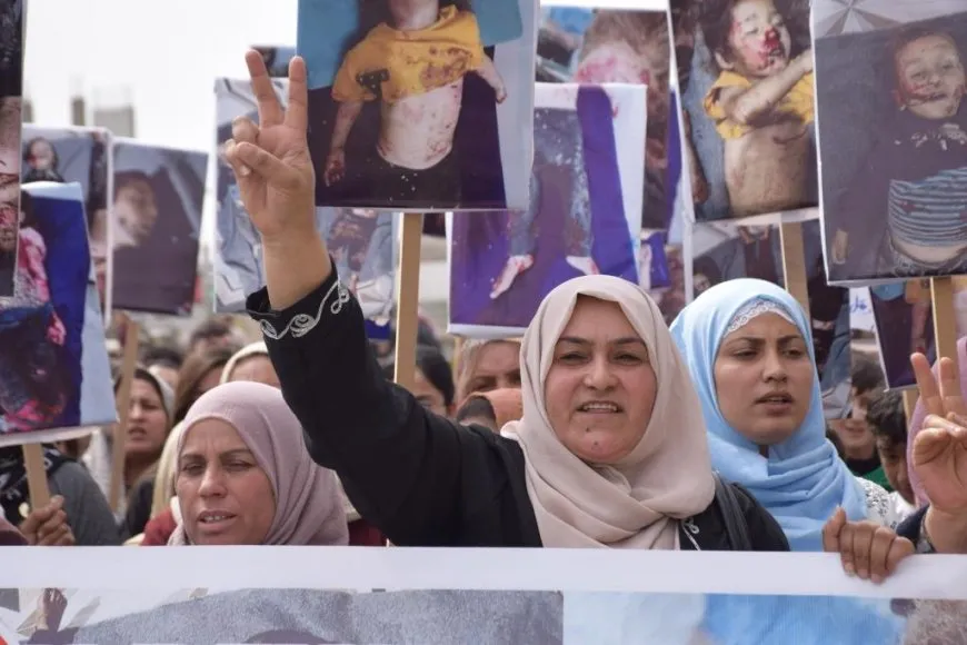 Bi sedan şêniyên kantona Firatê li dijî komkujiyan meşiyan
