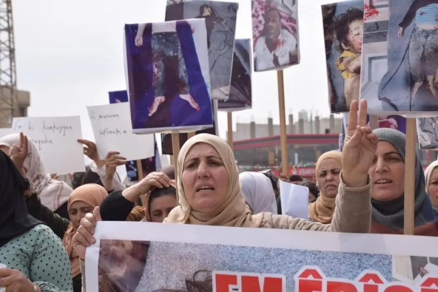 Bi sedan şêniyên kantona Firatê li dijî komkujiyan meşiyan