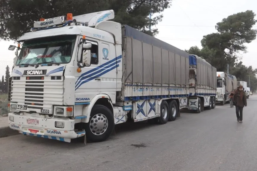 Karwana alîkariyan ji Reqayê ber bi peravê ve kete rê