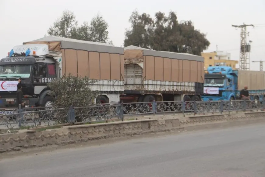 Karwana alîkariyan ji Reqayê ber bi peravê ve kete rê
