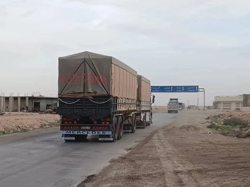 Karwana alîkariyan deriyê Tebqa derbas kir û kete rêya peravê