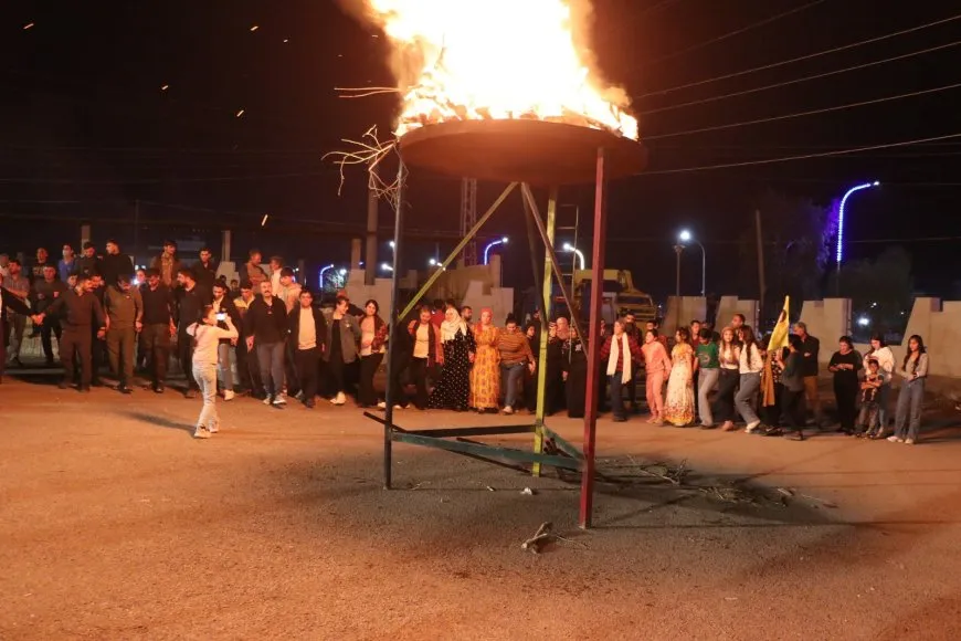 Pîrozbahiyên Newrozê bi pêxistina agir û kombûnên girseyî didomin