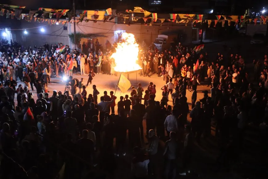 Pîrozbahiyên Newrozê bi pêxistina agir û kombûnên girseyî didomin