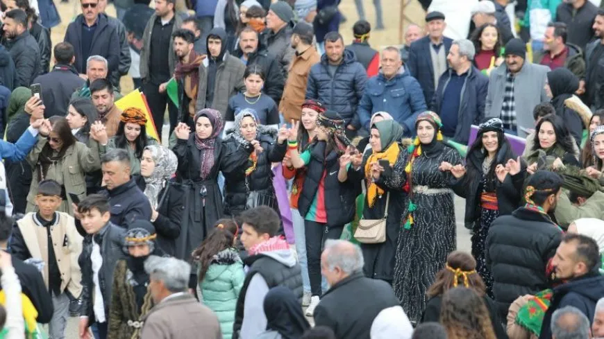 Li Wanê gel bi coş ber bi qada Newrozê ve diçe