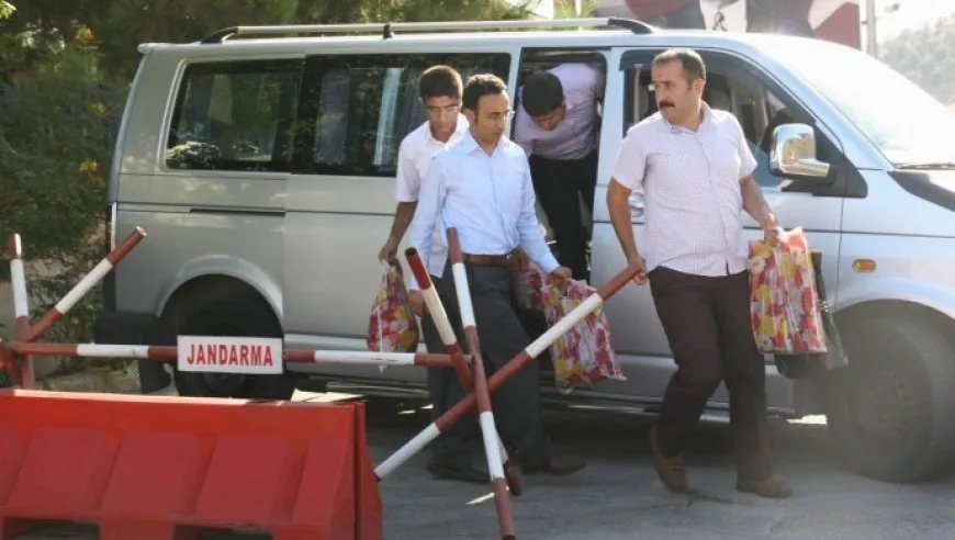 Parêzeran ji bo hevdîtina bi Rêber Abdullah Ocalan re serlêdan kirin