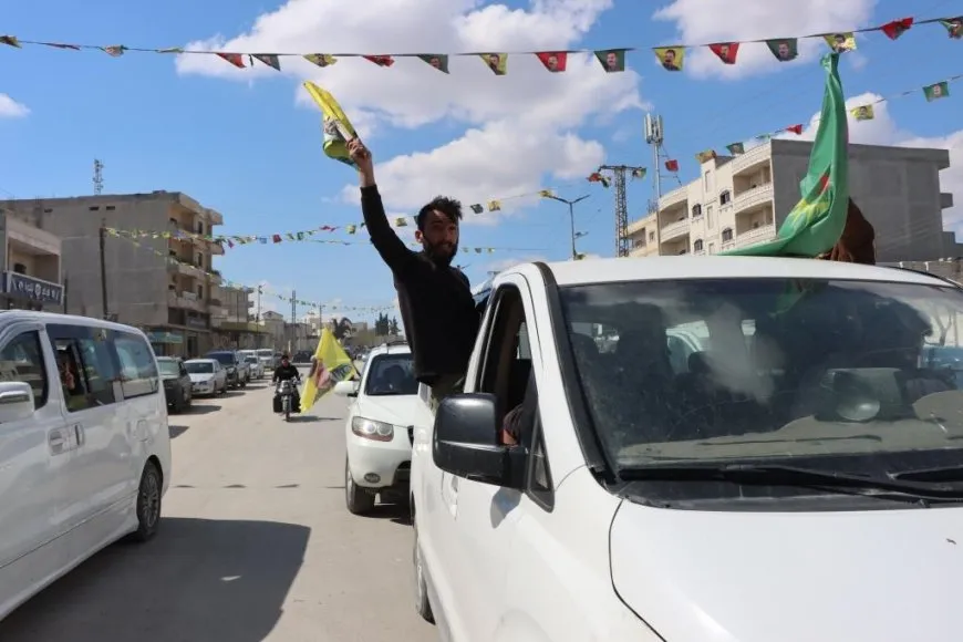 Gelê Kobanê nobedarên Bendava Tişrînê pêşwazî kirin