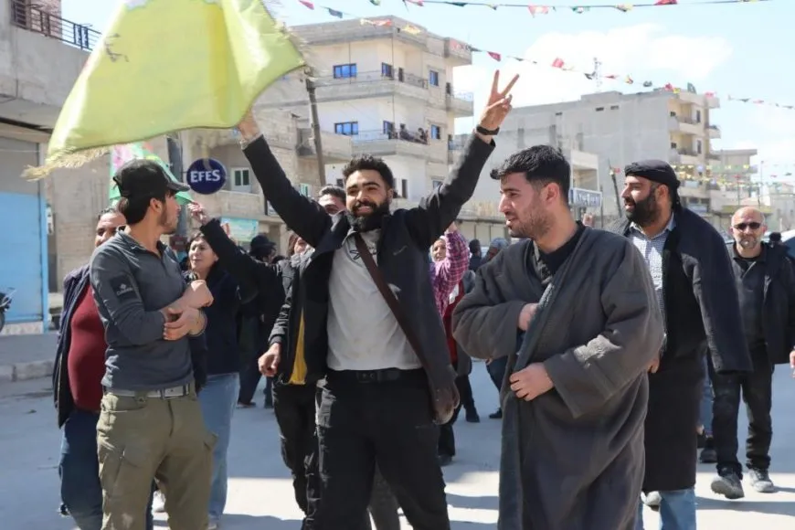 Gelê Kobanê nobedarên Bendava Tişrînê pêşwazî kirin