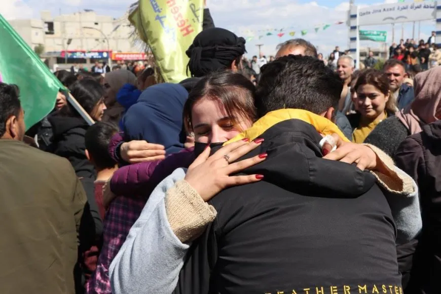 Gelê Kobanê nobedarên Bendava Tişrînê pêşwazî kirin