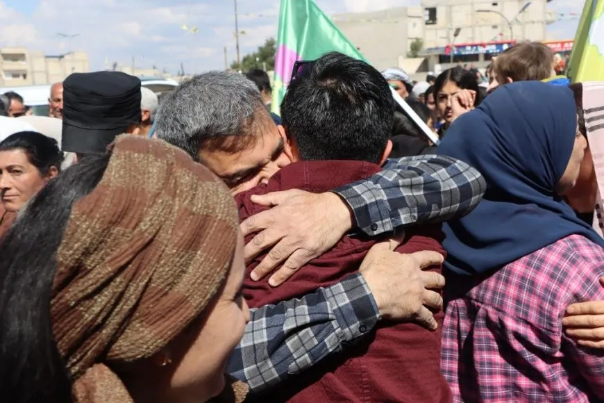 Gelê Kobanê nobedarên Bendava Tişrînê pêşwazî kirin