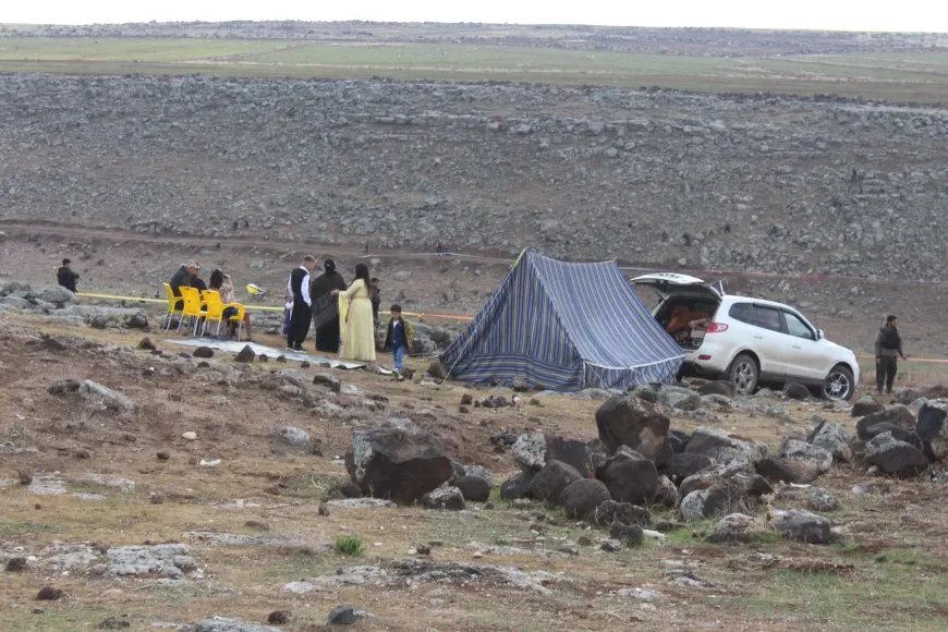 Bi coşeke mezin bi hezaran xelkê Bakur û Rojhilatê Sûriyeyê berê xwe didin qadên Newrozê