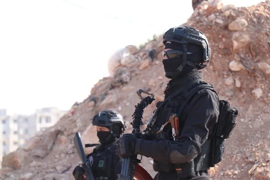 Bi coşeke mezin bi hezaran xelkê Bakur û Rojhilatê Sûriyeyê berê xwe didin qadên Newrozê