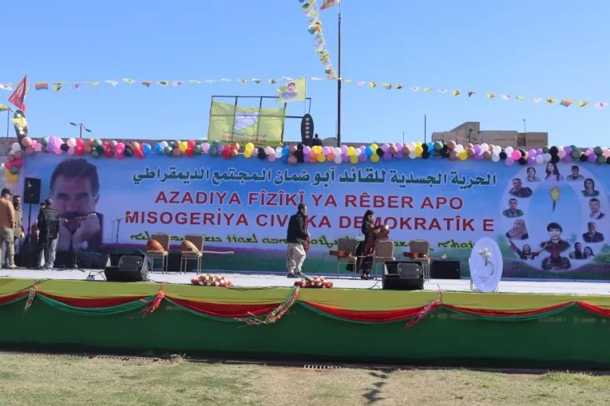 Bi coşeke mezin bi hezaran xelkê Bakur û Rojhilatê Sûriyeyê berê xwe didin qadên Newrozê