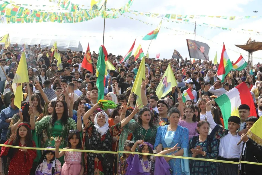 Newroza 2025’an: Agirê azadî û aştiyêqadên Bakur û Rojhilatê Sûriyeyê û Helebê ronî dike