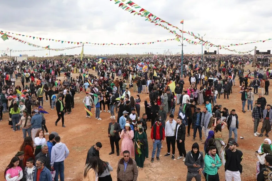 Newroza 2025’an: Agirê azadî û aştiyêqadên Bakur û Rojhilatê Sûriyeyê û Helebê ronî dike