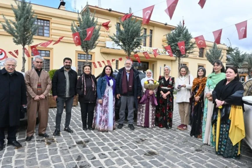 Newroza Amedê navnîşana rasteqîn nîşan da