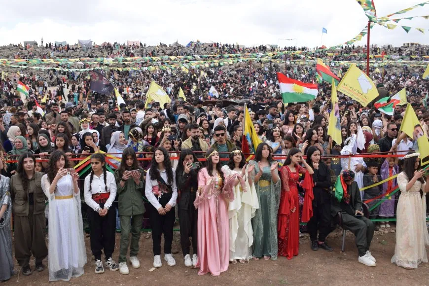 Meşaleya Newroza 2025’an gelê Sûriyeyê anî gel hev