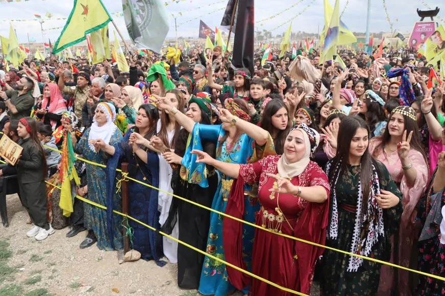 Meşaleya Newroza 2025’an gelê Sûriyeyê anî gel hev